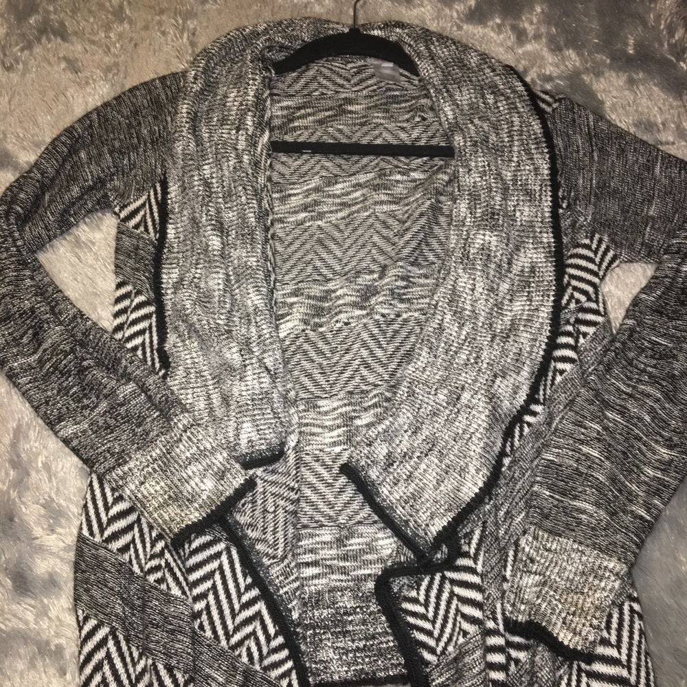 Black&white cardigan